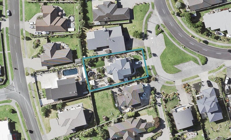 24 Columbia Crescent, Beachlands, Auckland - Carousel 1