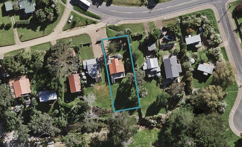 21 Mitchell Road, Surfdale, Waiheke Island - Carousel 1