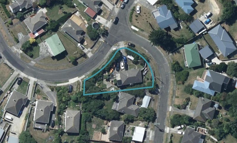 18 Chaffey Crescent, Titahi Bay, Porirua - Carousel 1