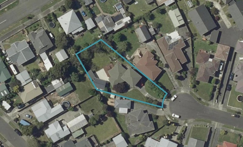 17 Lowestoft Place, West End, Palmerston North - Carousel 1