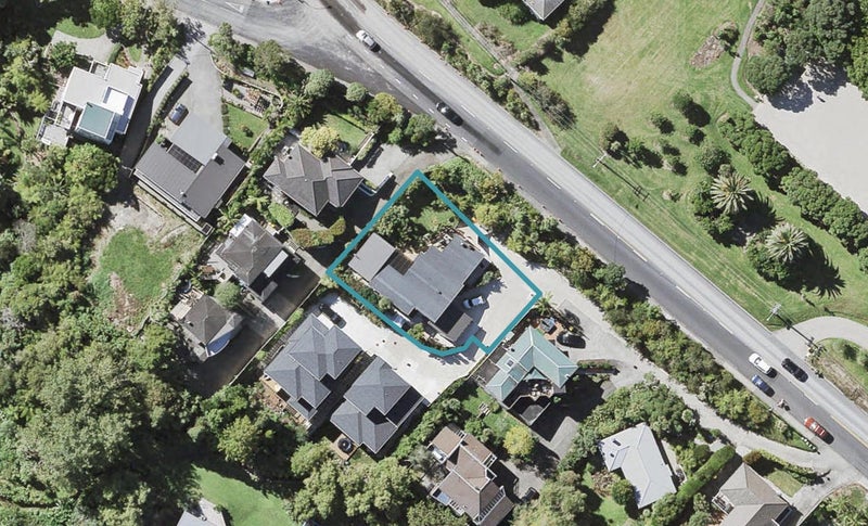 102 Beach Road, Castor Bay, Auckland - Carousel 1
