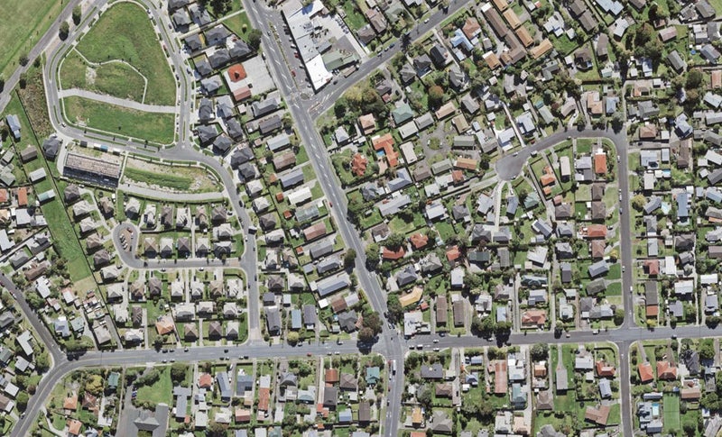 129 Te Atatu Road, Te Atatu South, Auckland - Carousel 1