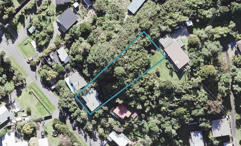 16 Foster Avenue, Huia, Auckland - Carousel 1