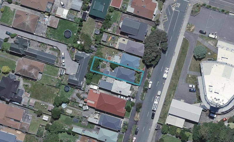 166 Clyde Street, Island Bay, Wellington - Carousel 1