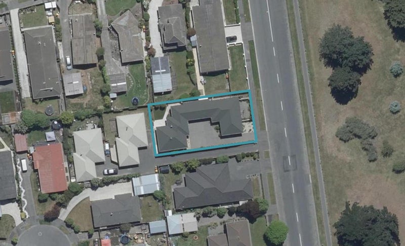 2/191 Queenspark Drive, Parklands, Christchurch - Carousel 1