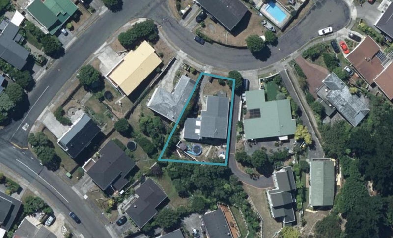 6 Livet Place, Papakowhai, Porirua - Carousel 1