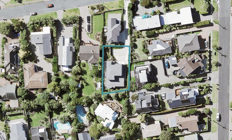 2B Sandown Road, Rothesay Bay, Auckland - Carousel 1