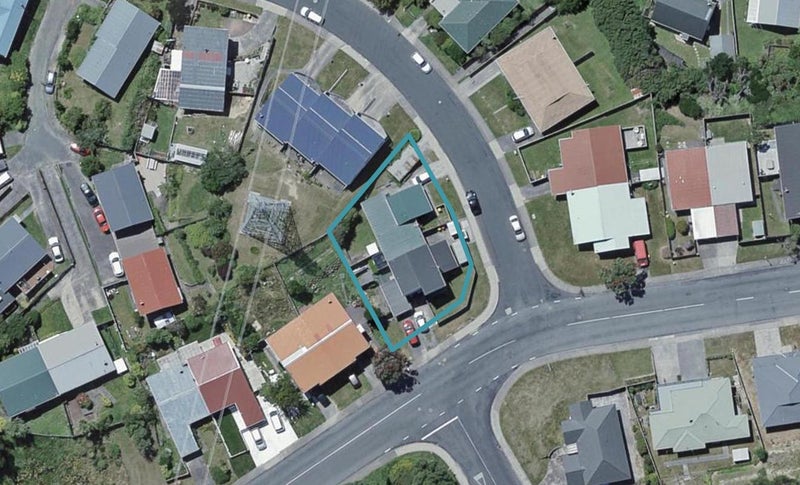 1 Colchester Crescent, Newlands, Wellington - Carousel 1