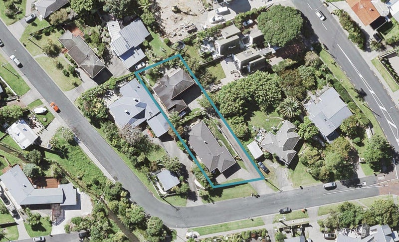 2/5 Westbourne Road, Murrays Bay, Auckland - Carousel 1