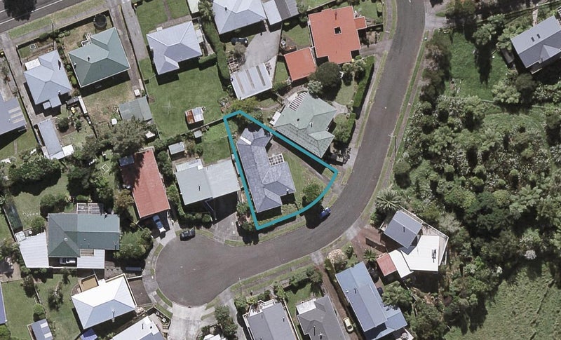 10 Harriet Place, Spotswood, New Plymouth - Carousel 1
