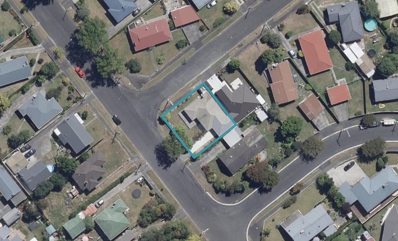 16 Dalesford Street, Silverdale, Hamilton - Carousel 1