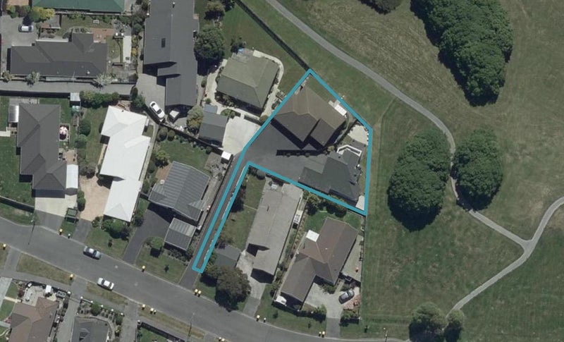 2/9 Pyatt Place, Redwood, Christchurch - Carousel 1