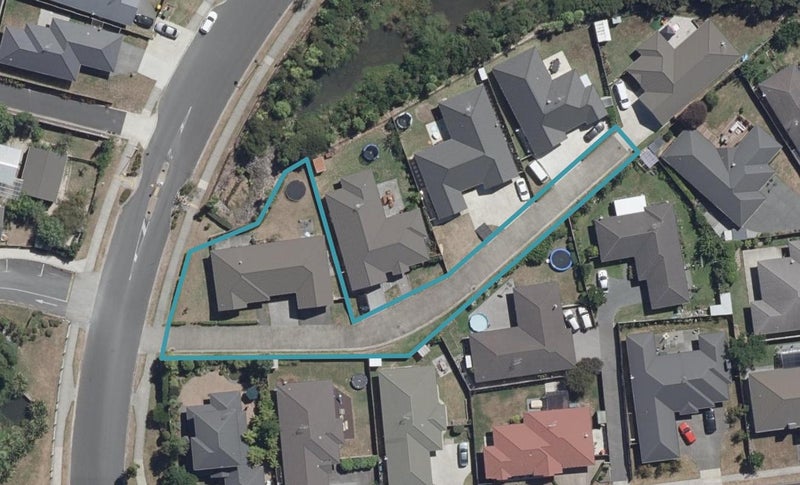 74 Barrington Drive, Huntington, Hamilton - Carousel 1