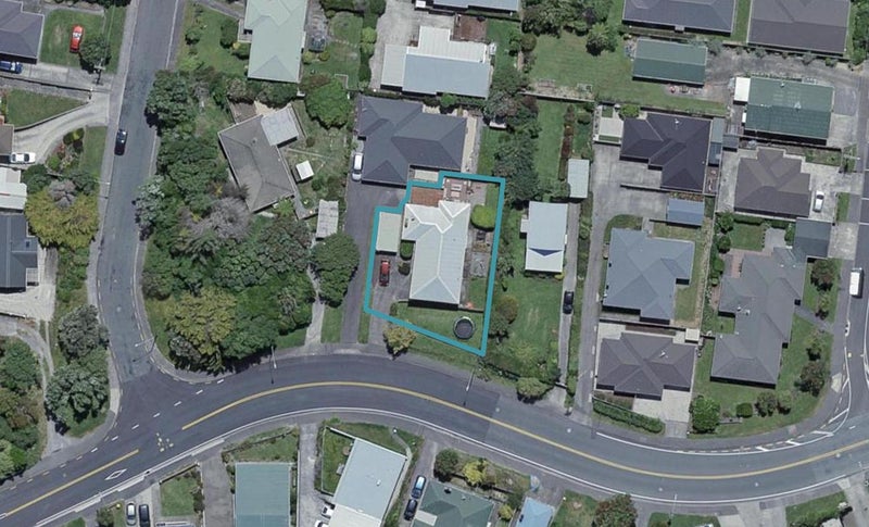 23 Horokiwi Road West, Newlands, Wellington - Carousel 1