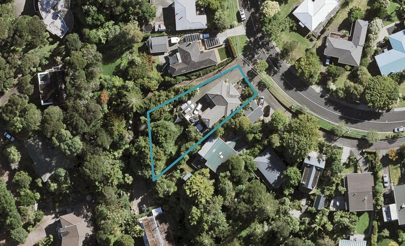 20 Highland Avenue, Titirangi, Auckland - Carousel 1