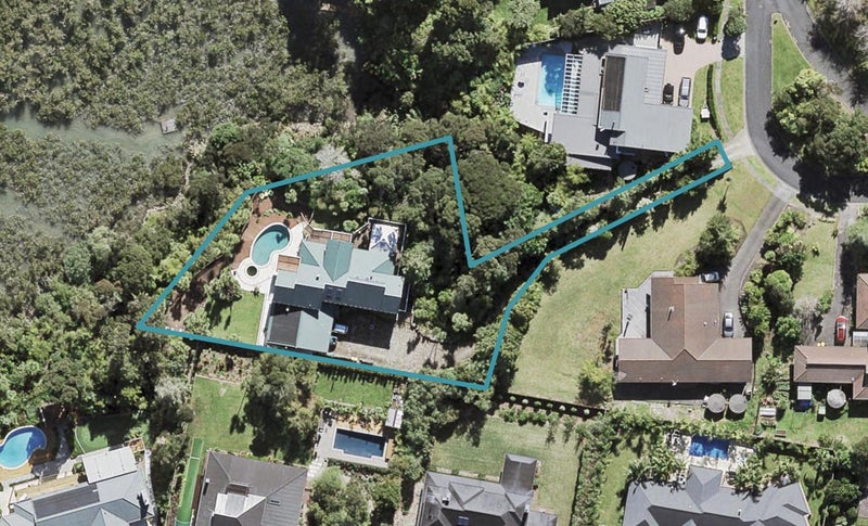 12 Kingfisher Grove, Greenhithe, Auckland - Carousel 1