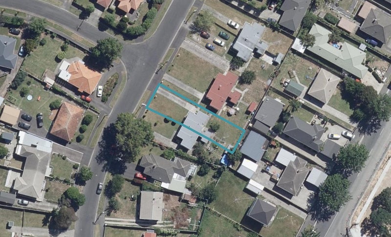 13 Pinfold Avenue, Hamilton East, Hamilton - Carousel 1