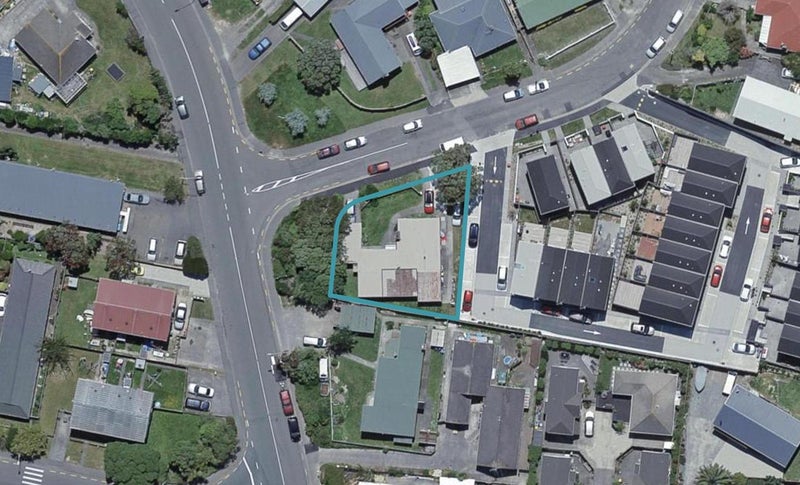 2 Oswald Crescent, Paparangi, Wellington - Carousel 1