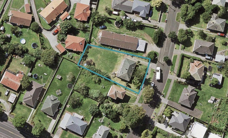 43 Waddell Avenue, Point England, Auckland - Carousel 1