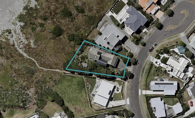 9 Olliver Grove, Waikanae Beach, Waikanae - Carousel 1