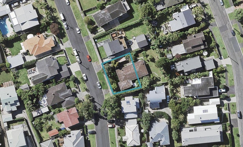 2 Hemi Street, Narrow Neck, Auckland - Carousel 1