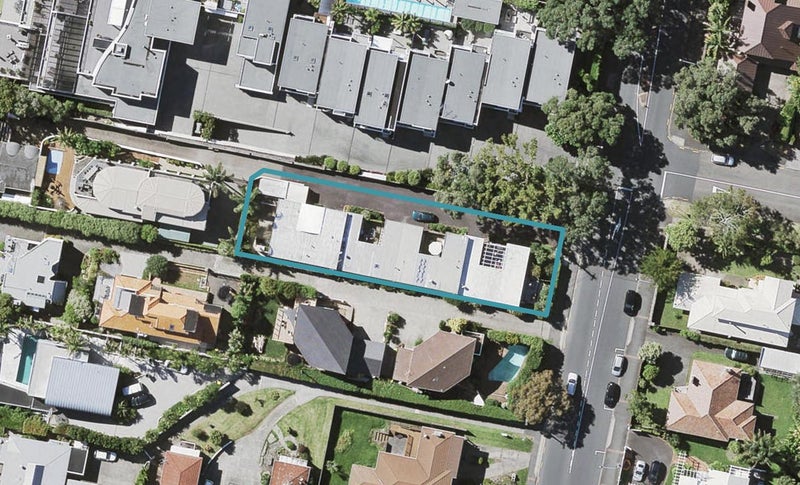 2/252 Hurstmere Road, Takapuna, Auckland - Carousel 1