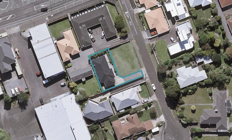 4 Strandon Place, Strandon, New Plymouth - Carousel 1