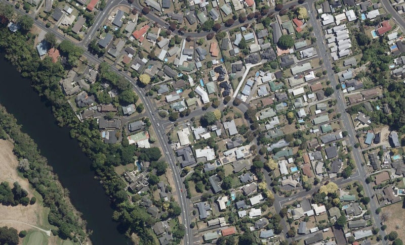 49 Queenwood Avenue, Queenwood, Hamilton - Carousel 1