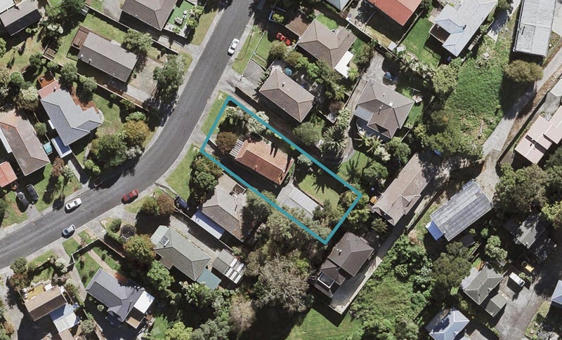 10 Tree View Avenue, Glenfield, Auckland - Carousel 1