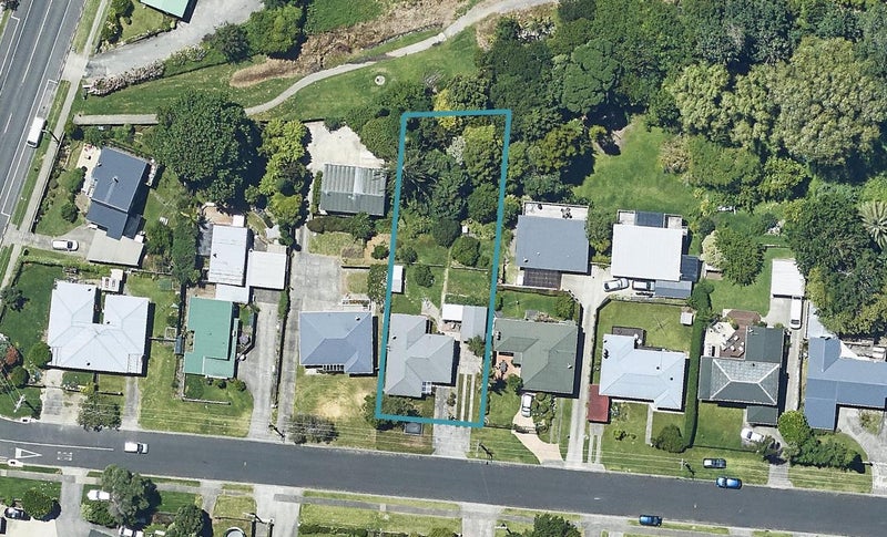 11 Esk Street, Parkvale, Tauranga - Carousel 1