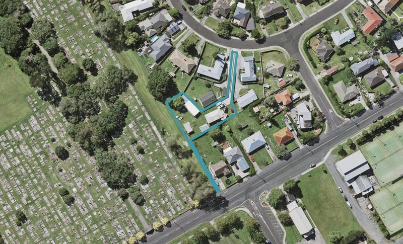 60 Philomel Crescent, Bayswater, Auckland - Carousel 1