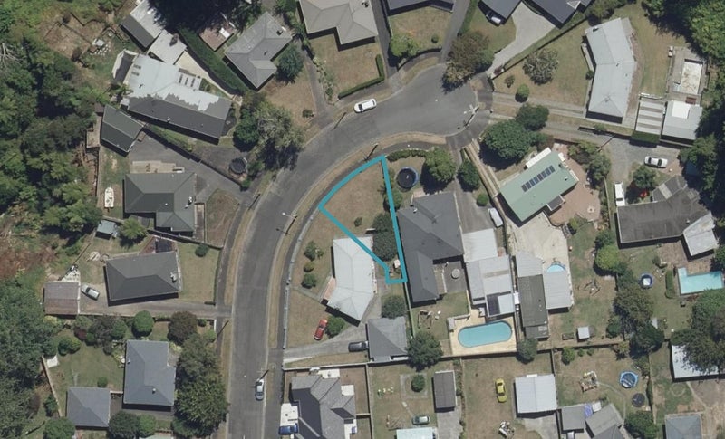 4/4 Keitha Place, Glenview, Hamilton - Carousel 1