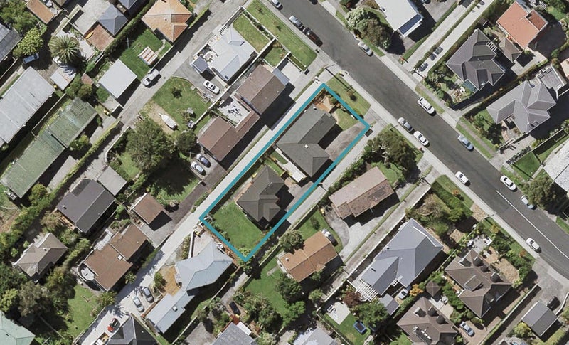 2/8 Dallinghoe Crescent, Milford, Auckland - Carousel 1