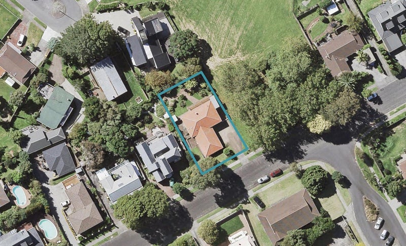 23 Dalwhinnie Parade, Highland Park, Auckland - Carousel 1