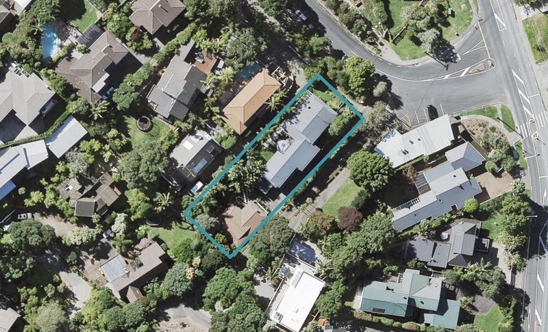 2/99 Castor Bay Road, Castor Bay, Auckland - Carousel 1