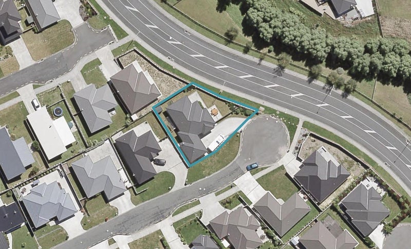 13 Greenstone Grove, Brown Owl, Upper Hutt - Carousel 1