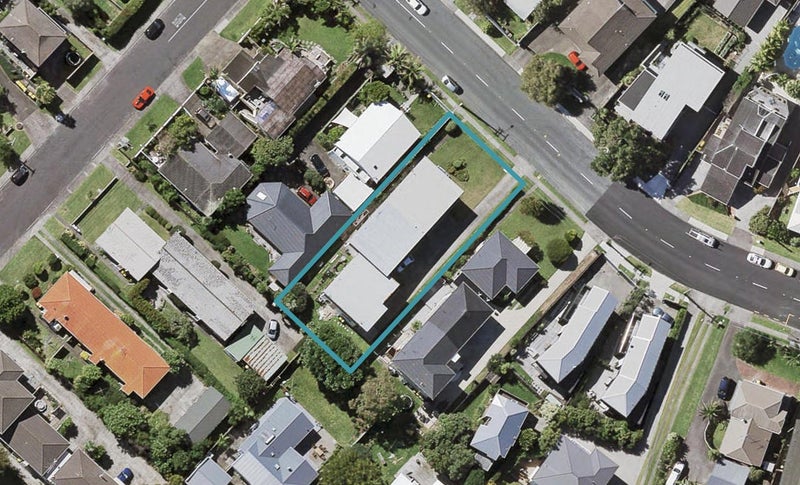 1/90 East Coast Road, Milford, Auckland - Carousel 1