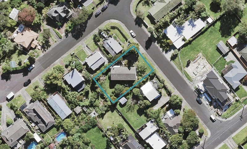 4 Oruamo Place, Beach Haven, Auckland - Carousel 1