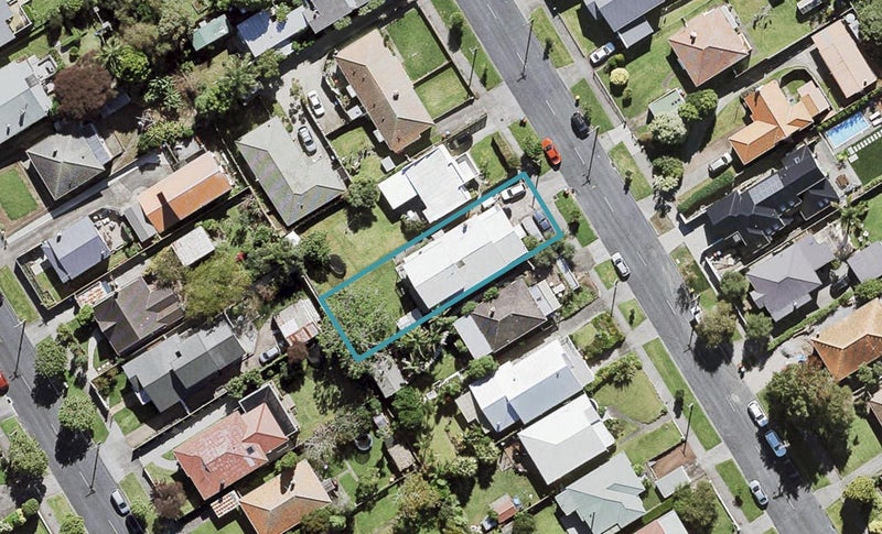 66 Kiwi Road, Point Chevalier, Auckland - Carousel 1