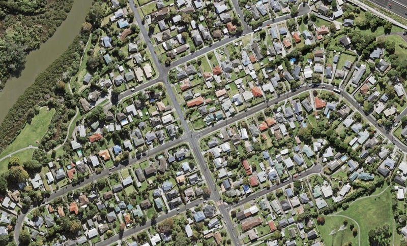 2B Royal View Road, Te Atatu South, Auckland - Carousel 1