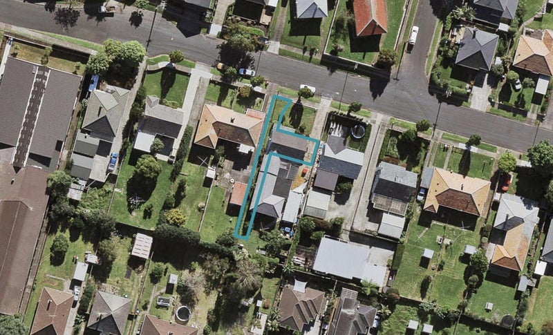 16B Brookfield Avenue, Onehunga, Auckland - Carousel 1