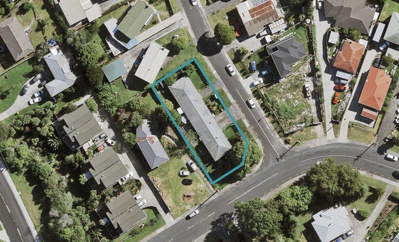 2/2 Gregg Place, Sunnyvale, Auckland - Carousel 1