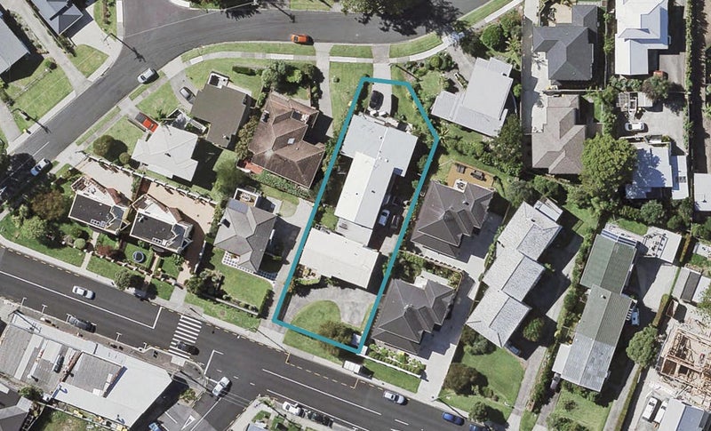 2/51 East Coast Road, Milford, Auckland - Carousel 1