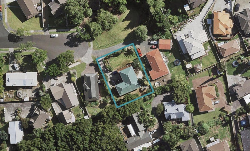 33 Banyan Drive, Totara Heights, Auckland - Carousel 1