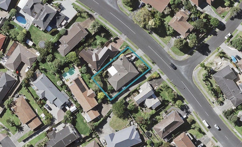 18 Lexington Drive, Botany Downs, Auckland - Carousel 1