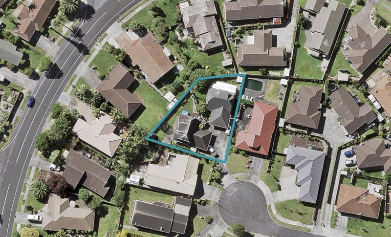 1/13 Mirabell Place, Golflands, Auckland - Carousel 1
