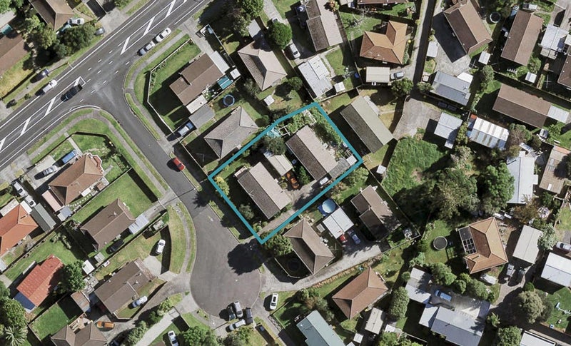 2/4 Sparrow Place, Weymouth, Auckland - Carousel 1