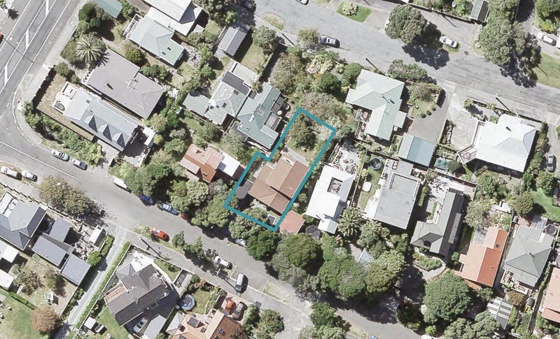 5 Rona Street, Eastbourne, Lower Hutt - Carousel 1