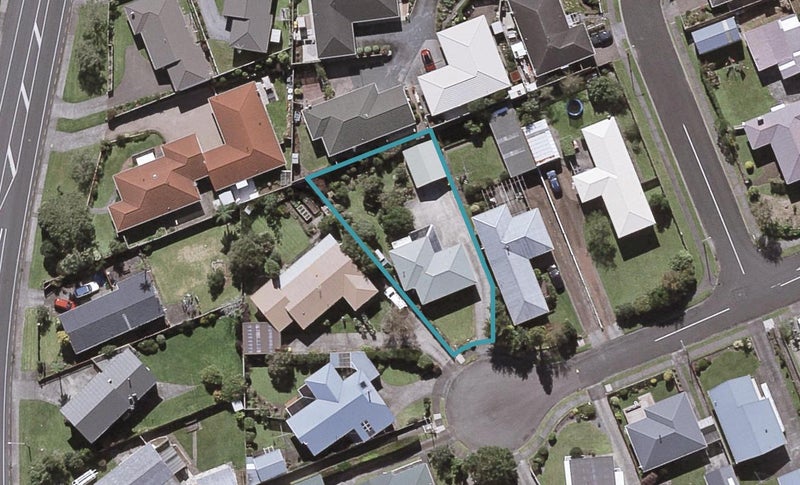 10 Kennedy Place, Merrilands, New Plymouth - Carousel 1