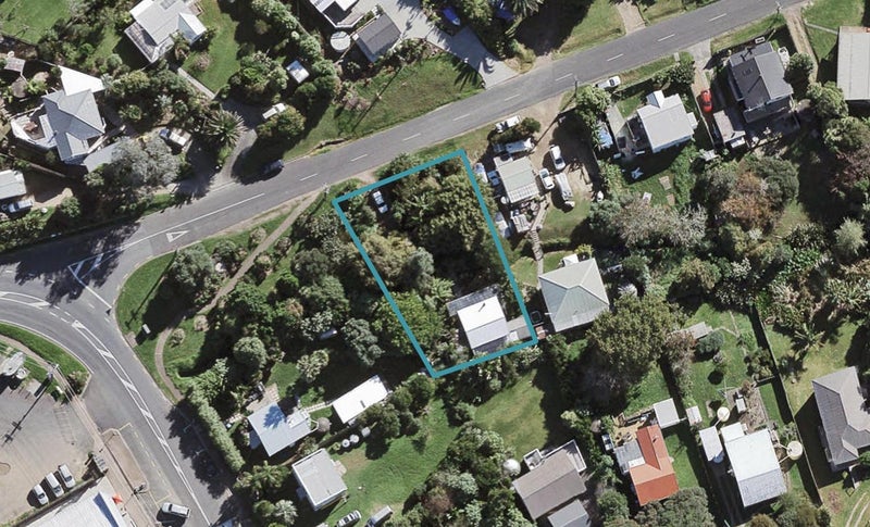 20 Hamilton Road, Surfdale, Waiheke Island - Carousel 1